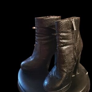 Chic Black Textured Ankle Boots